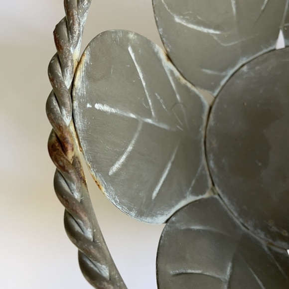 Leaf Design Metal Centrepiece Bowl - Picture 7 of 15